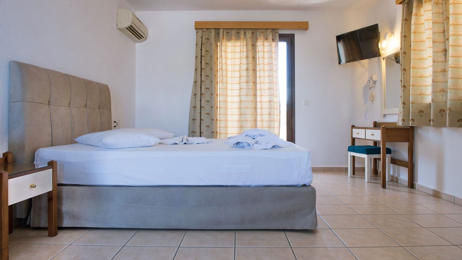 rooms-studio-side-sea-view