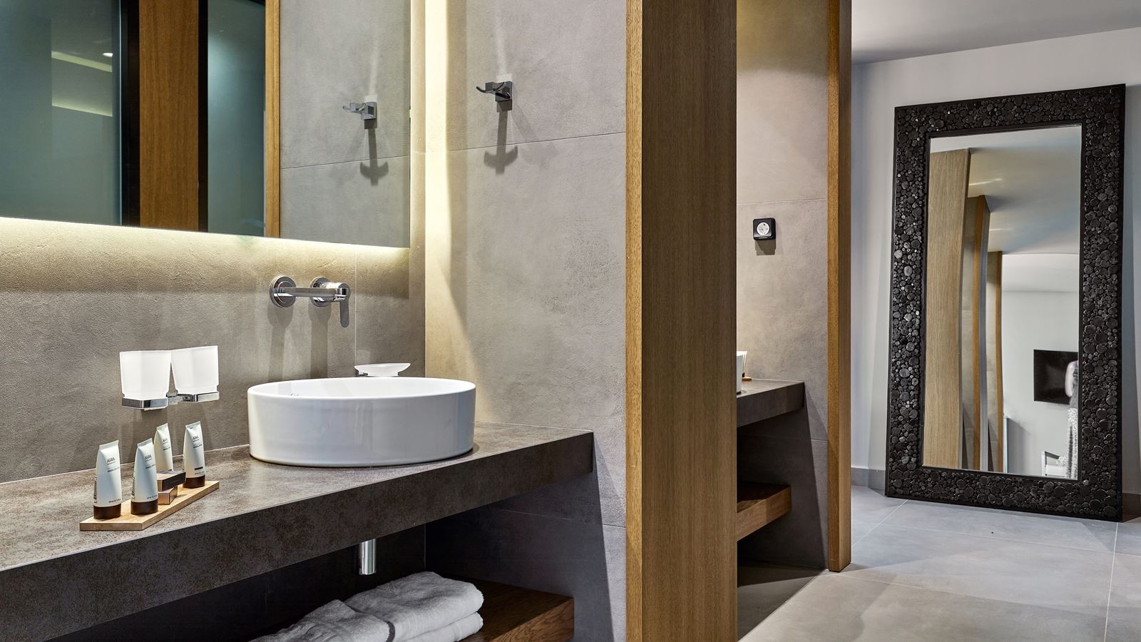 rooms-diamond-ambassador-suite-plunge-pool-sea-view