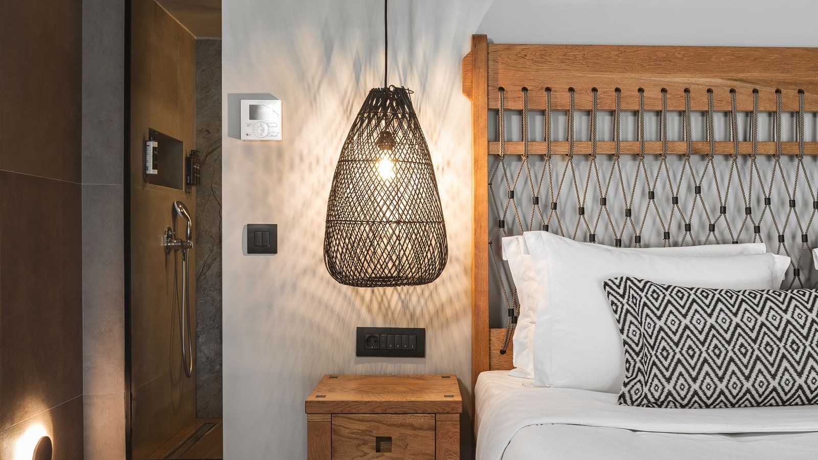 rooms-black-pearl-maisonette-plunge-pool-sea-view