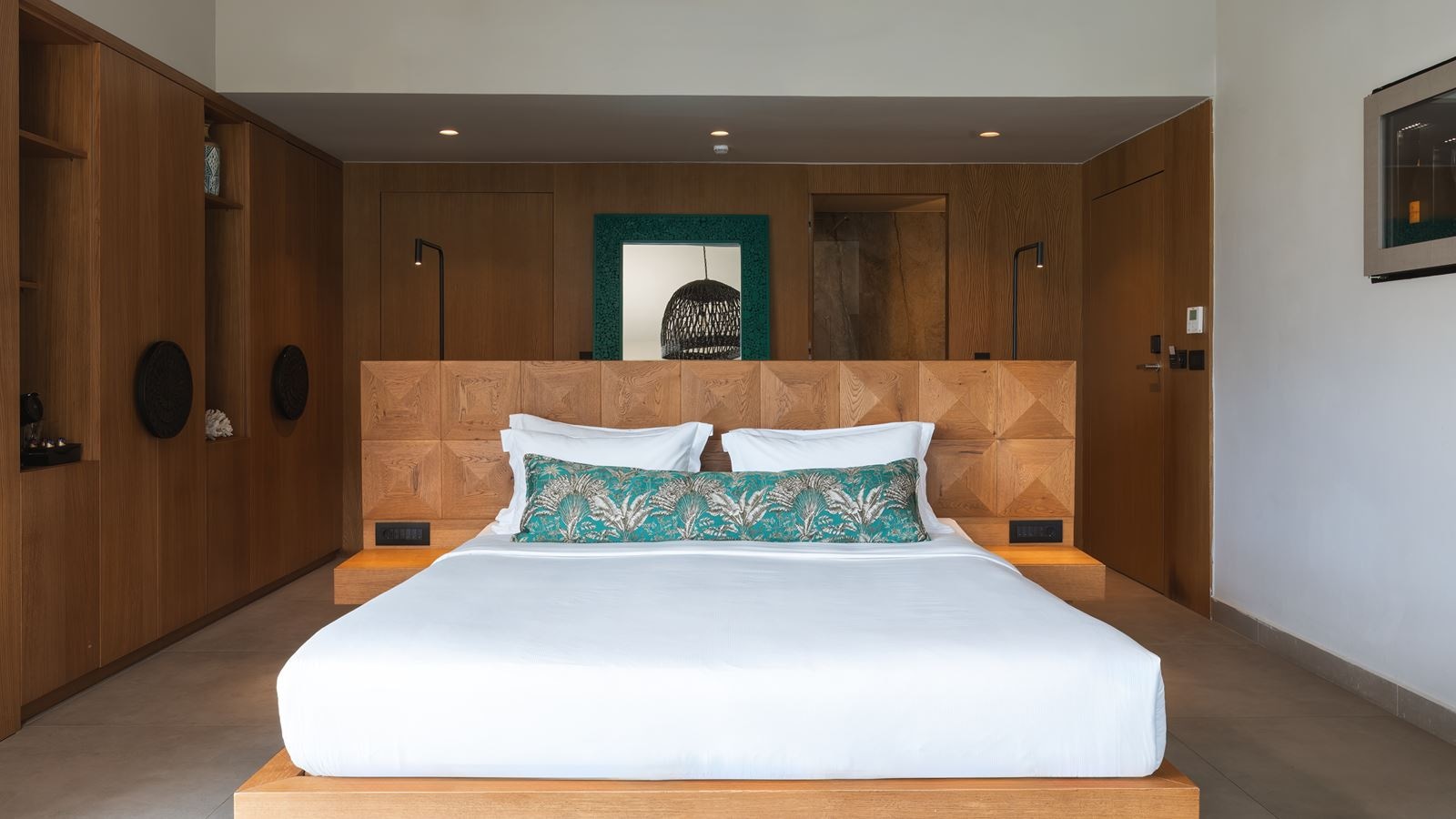 rooms-emerald-vip-suite-plunge-pool-sea-view