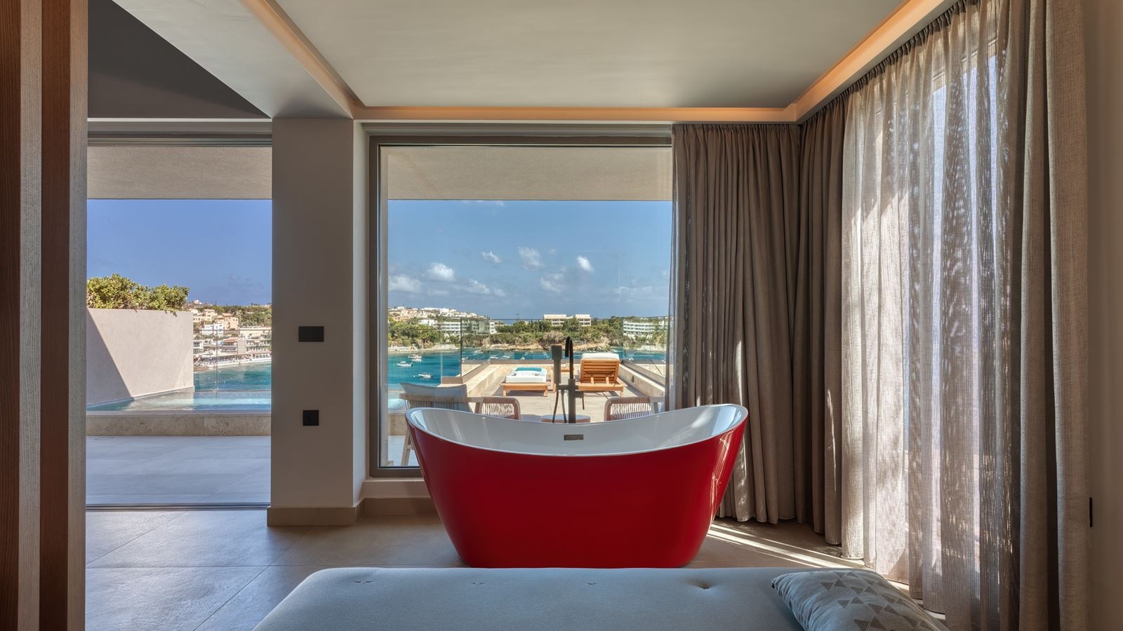 rooms-ruby-ambassador-suite-plunge-pool-sea-view