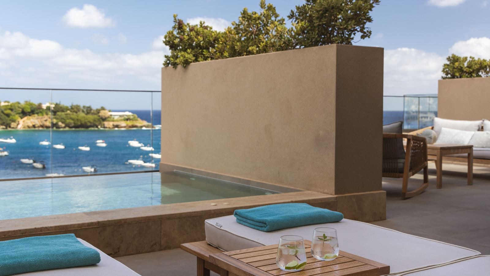rooms-diamond-ambassador-suite-plunge-pool-sea-view