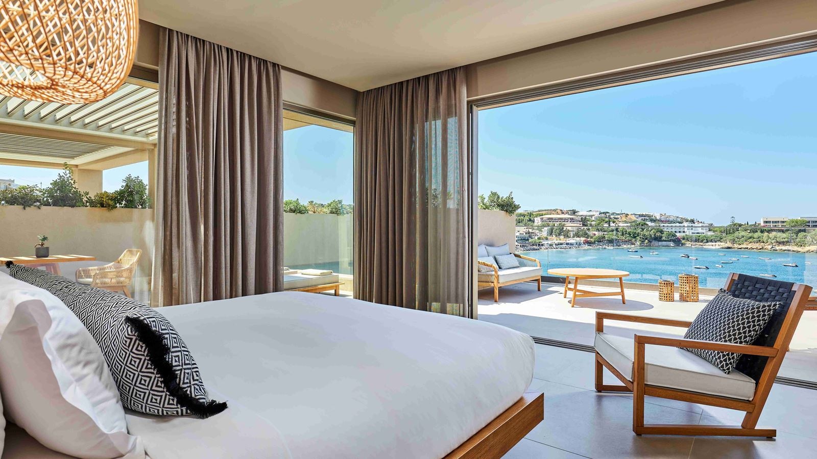 rooms-diamond-ambassador-suite-plunge-pool-sea-view