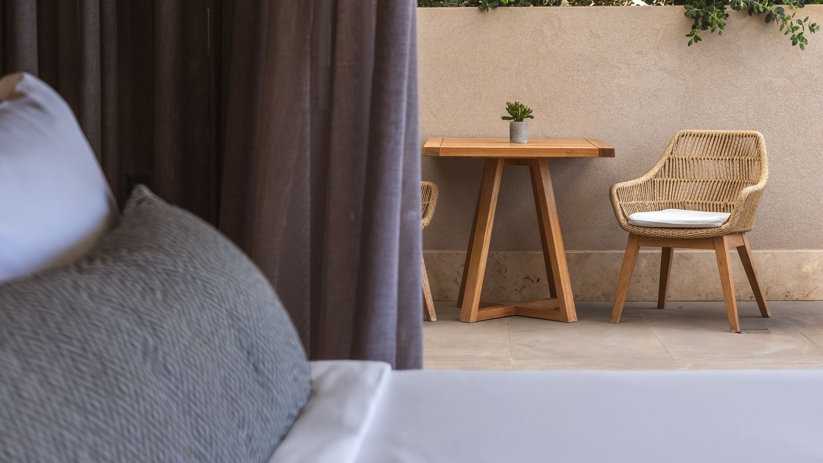 rooms-diamond-ambassador-suite-plunge-pool-sea-view