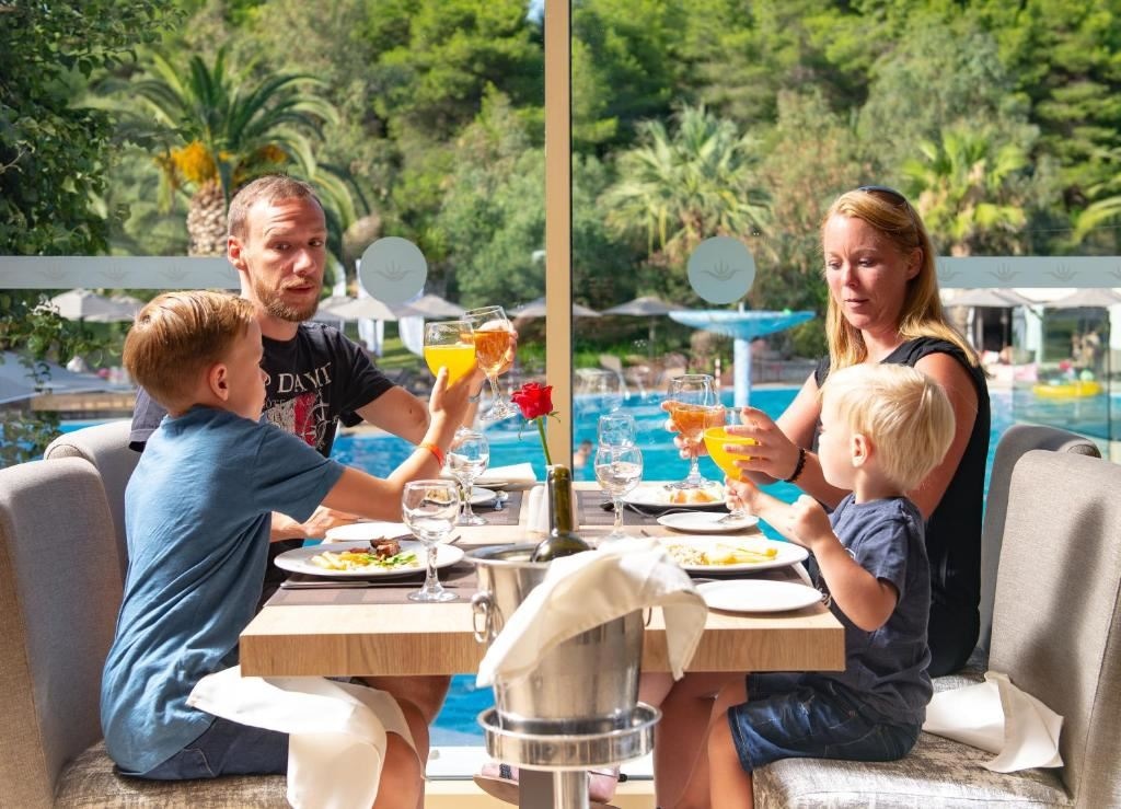 restaurants-main-restaurant