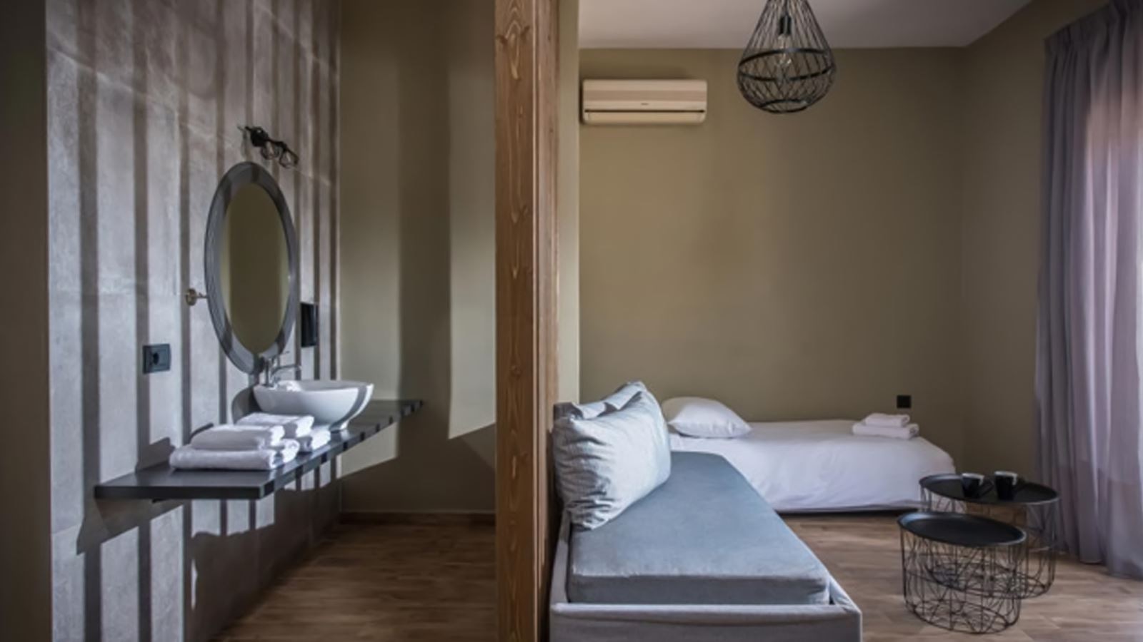 rooms-room-family-1-bedroom-balcony-or-terrace