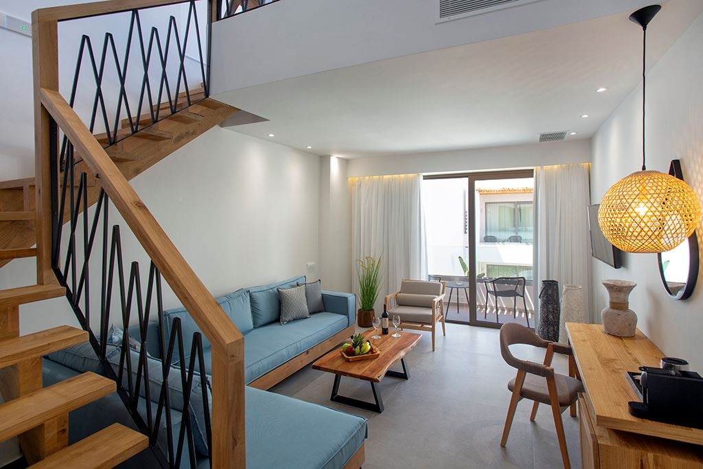 rooms-deluxe-suite-2-level-balcony