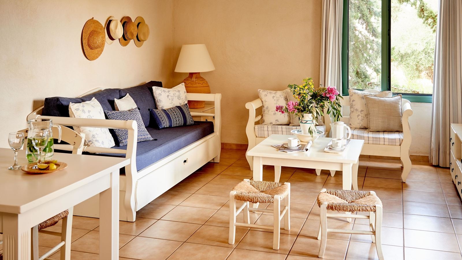 rooms-family-suite-with-kitchenette