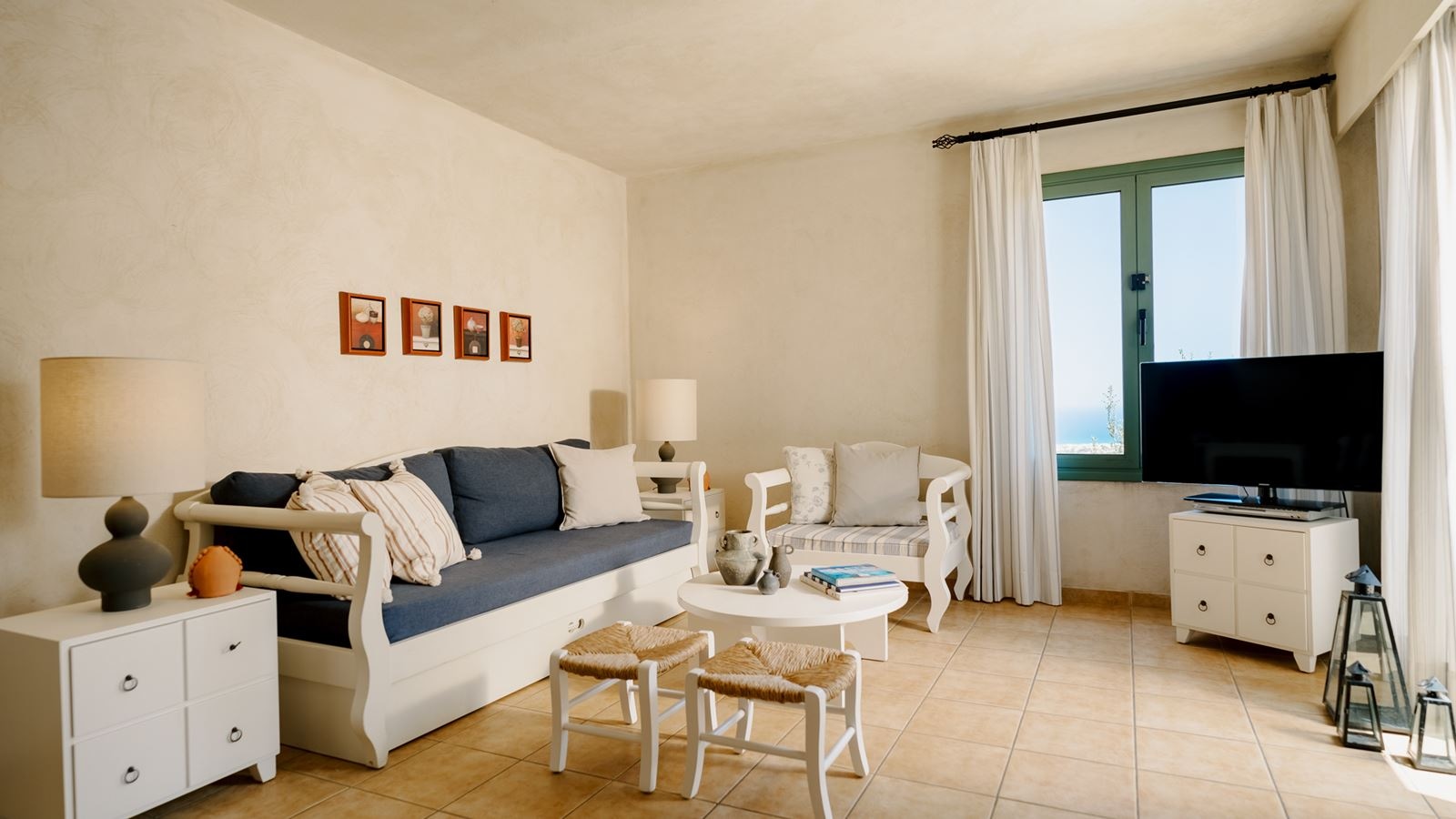 rooms-two-bedroom-family-suite-with-kitchenette