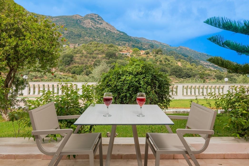 rooms-double-standard-room-garden-view