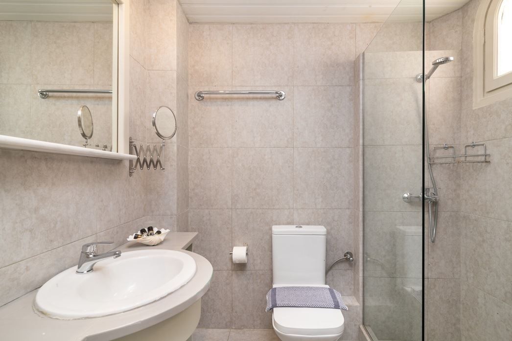 rooms-family-room-sea-view