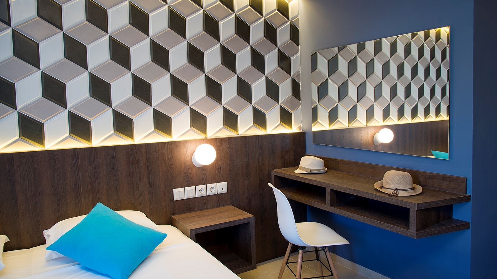 rooms-side-sea-and-garden-view