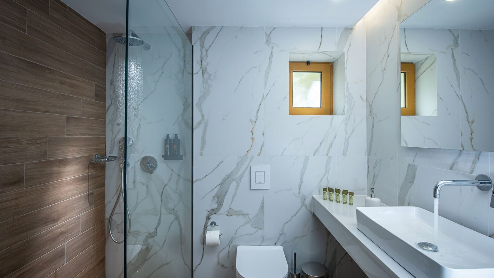 rooms-studio-gardenview-balcony