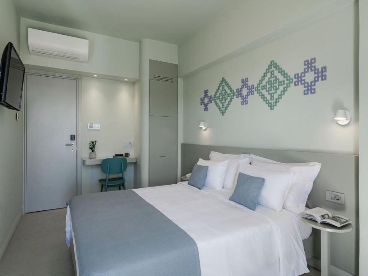 rooms-double-room-balcony-standard