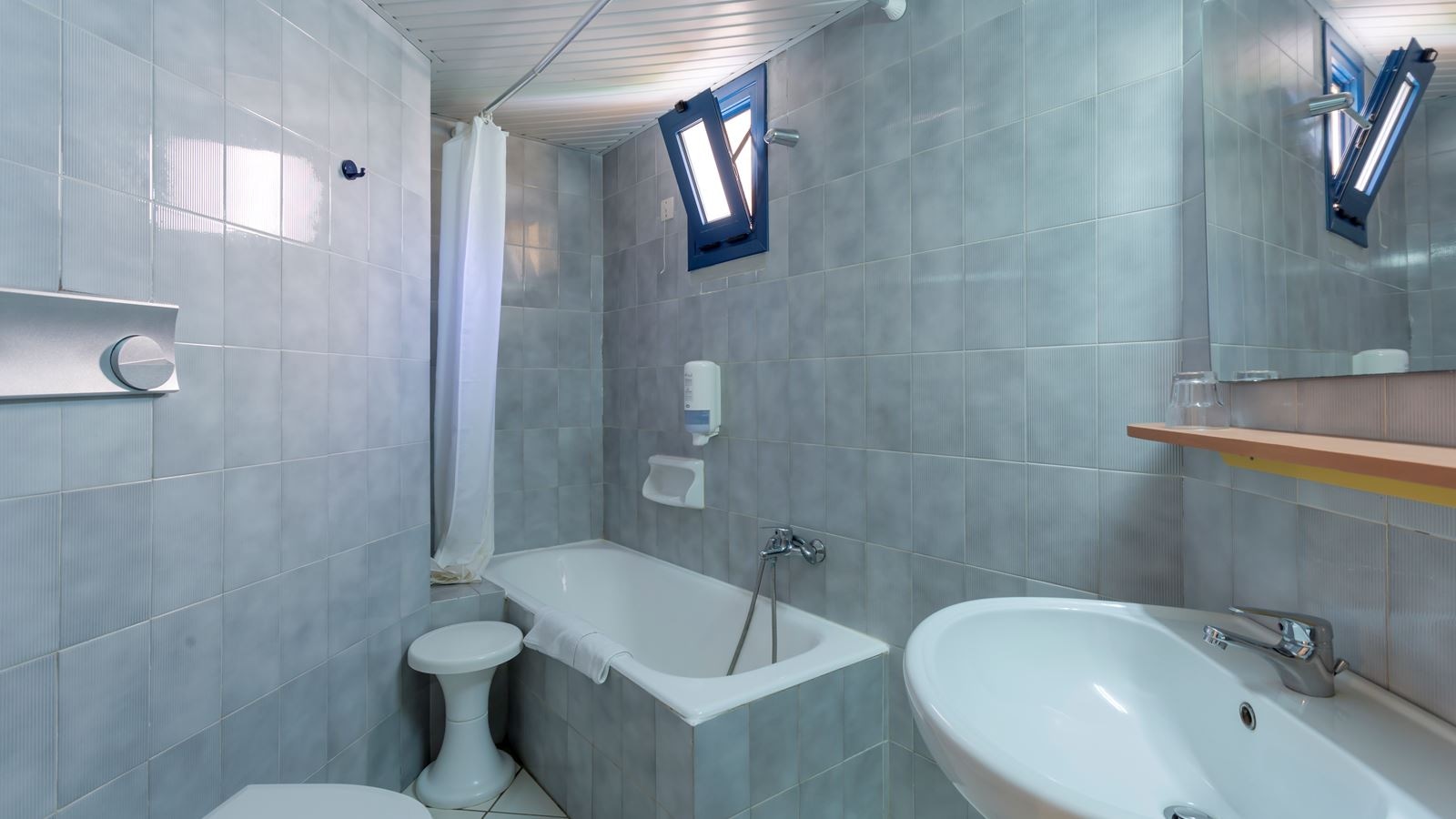 rooms-doubletwin-room