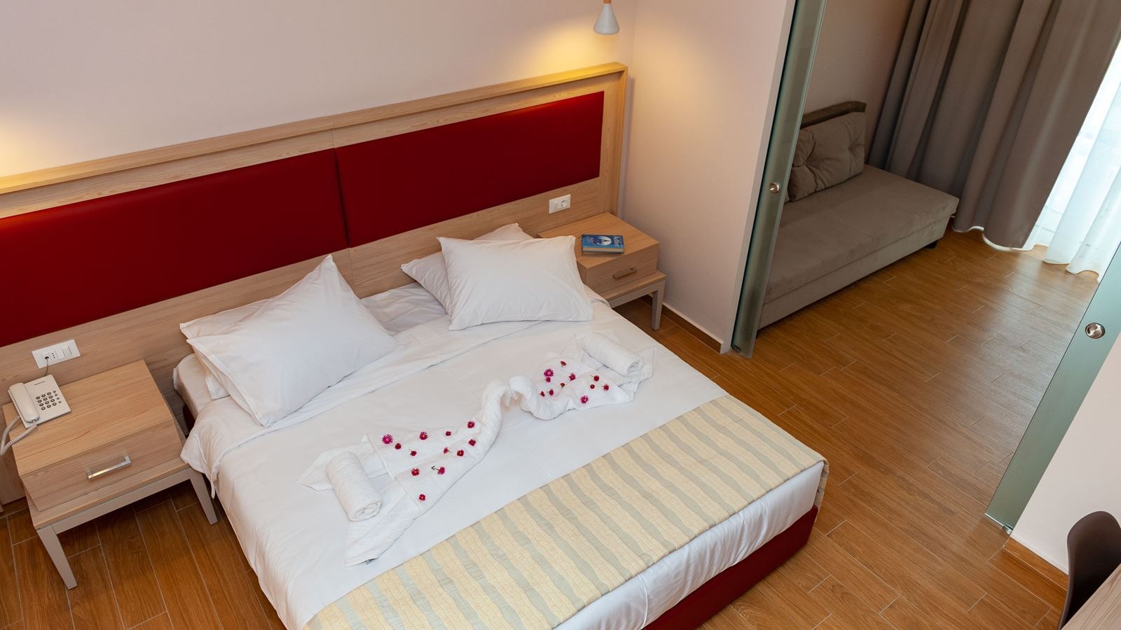 rooms-superior-family-room