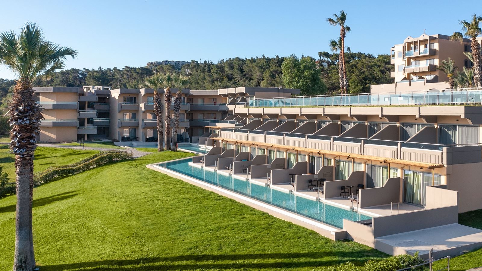 rooms-family-deluxe-swimup-sea-view