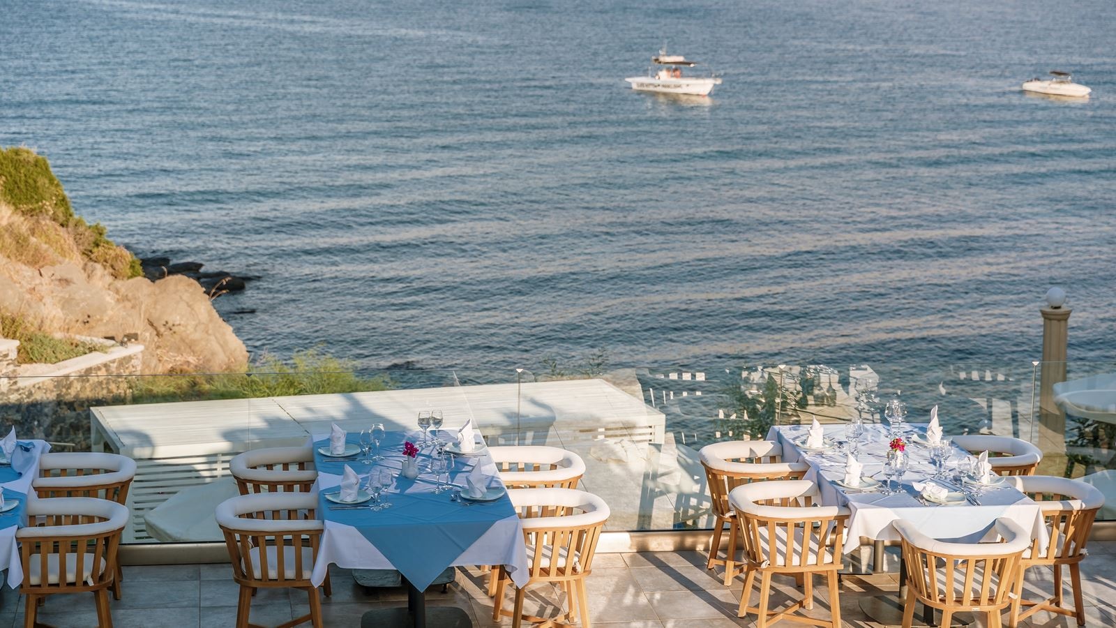 restaurants-meze-greek-thematic-restaurant