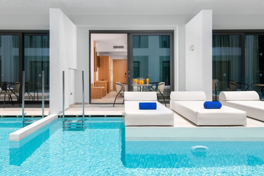 rooms-deluxe-double-room-swim-up