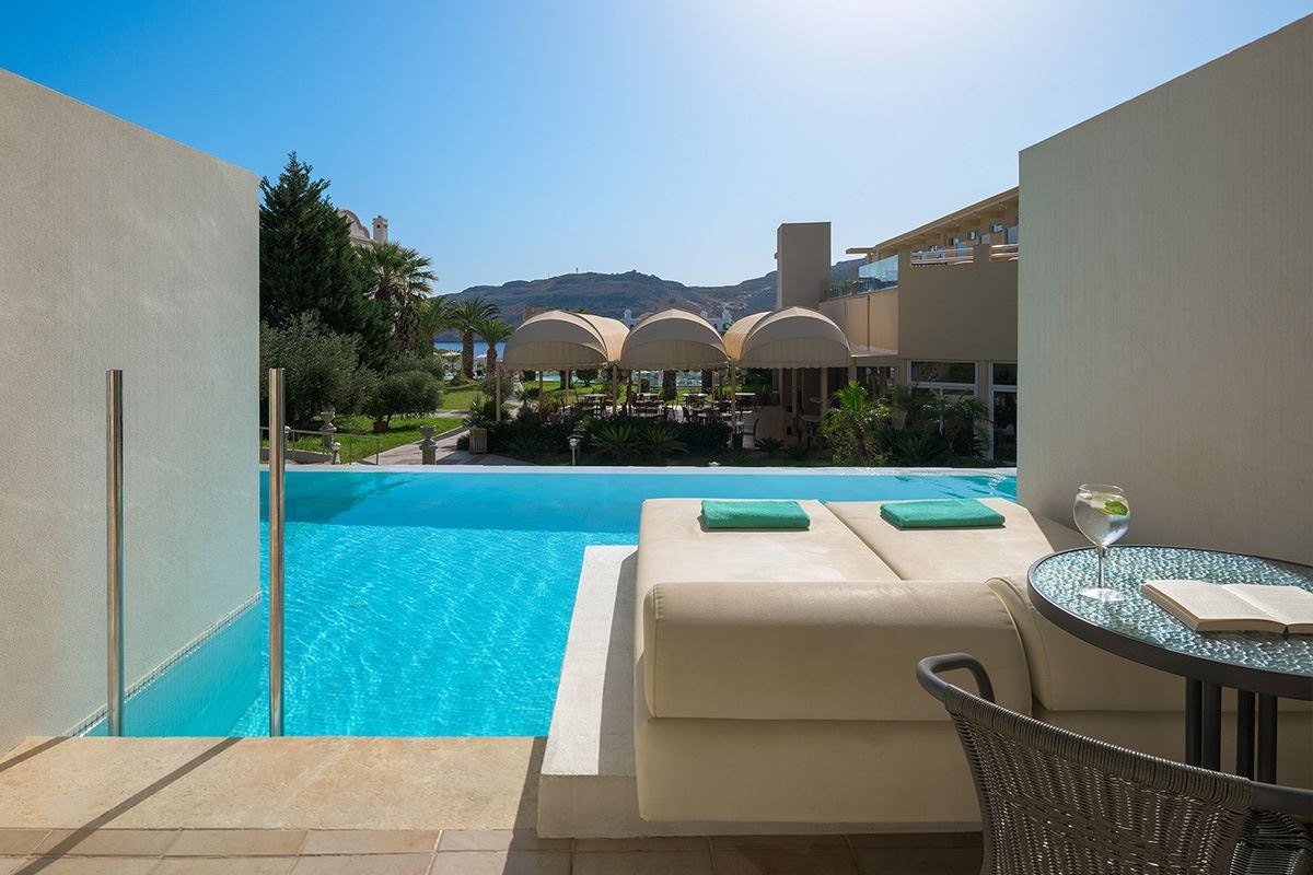rooms-suite-garden-view-swim-up