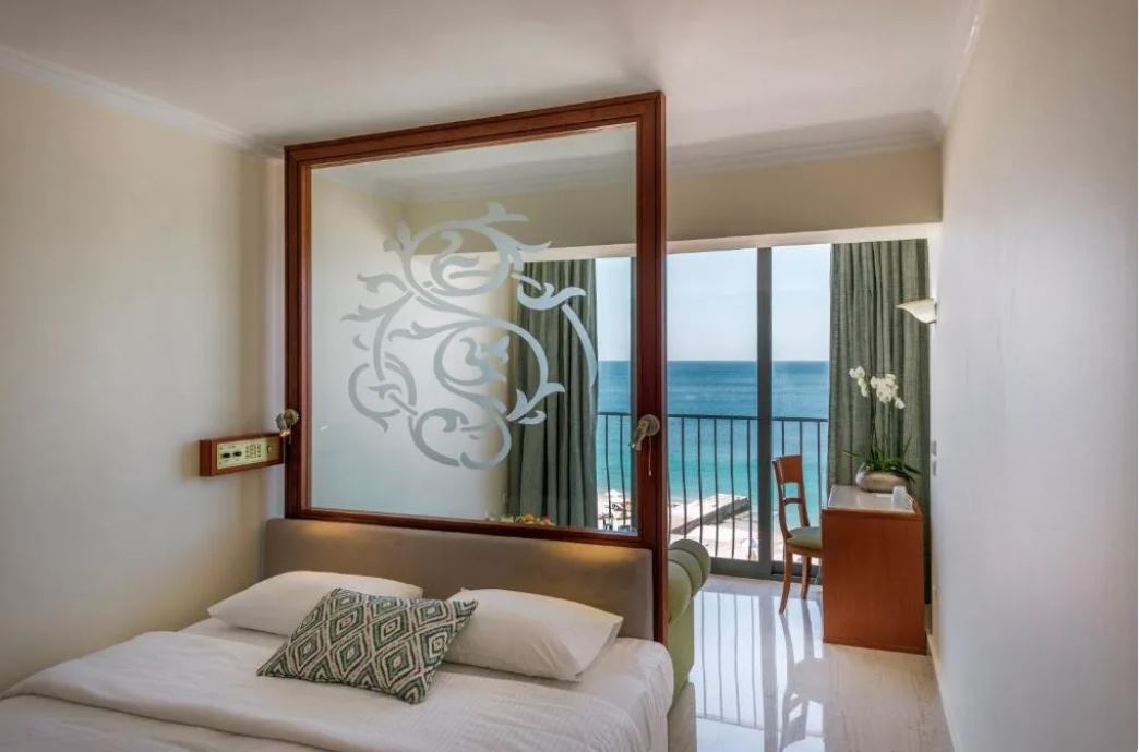 rooms-room-double----sea-view--with--french-balcony