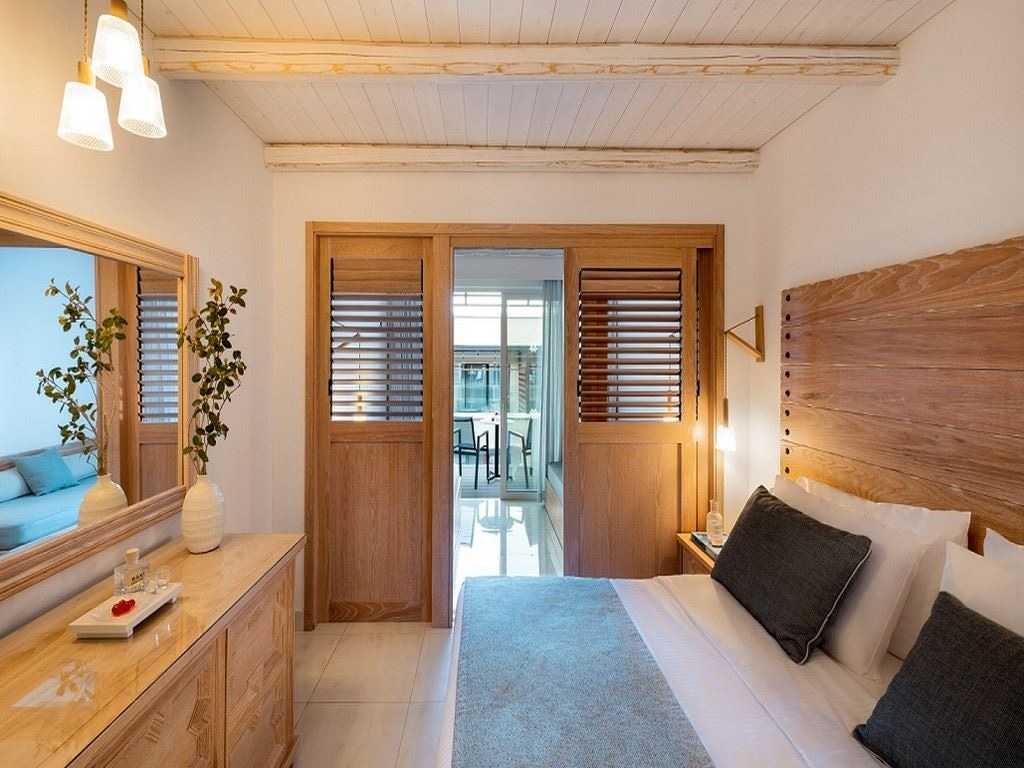 rooms-family-garden-view-balcony