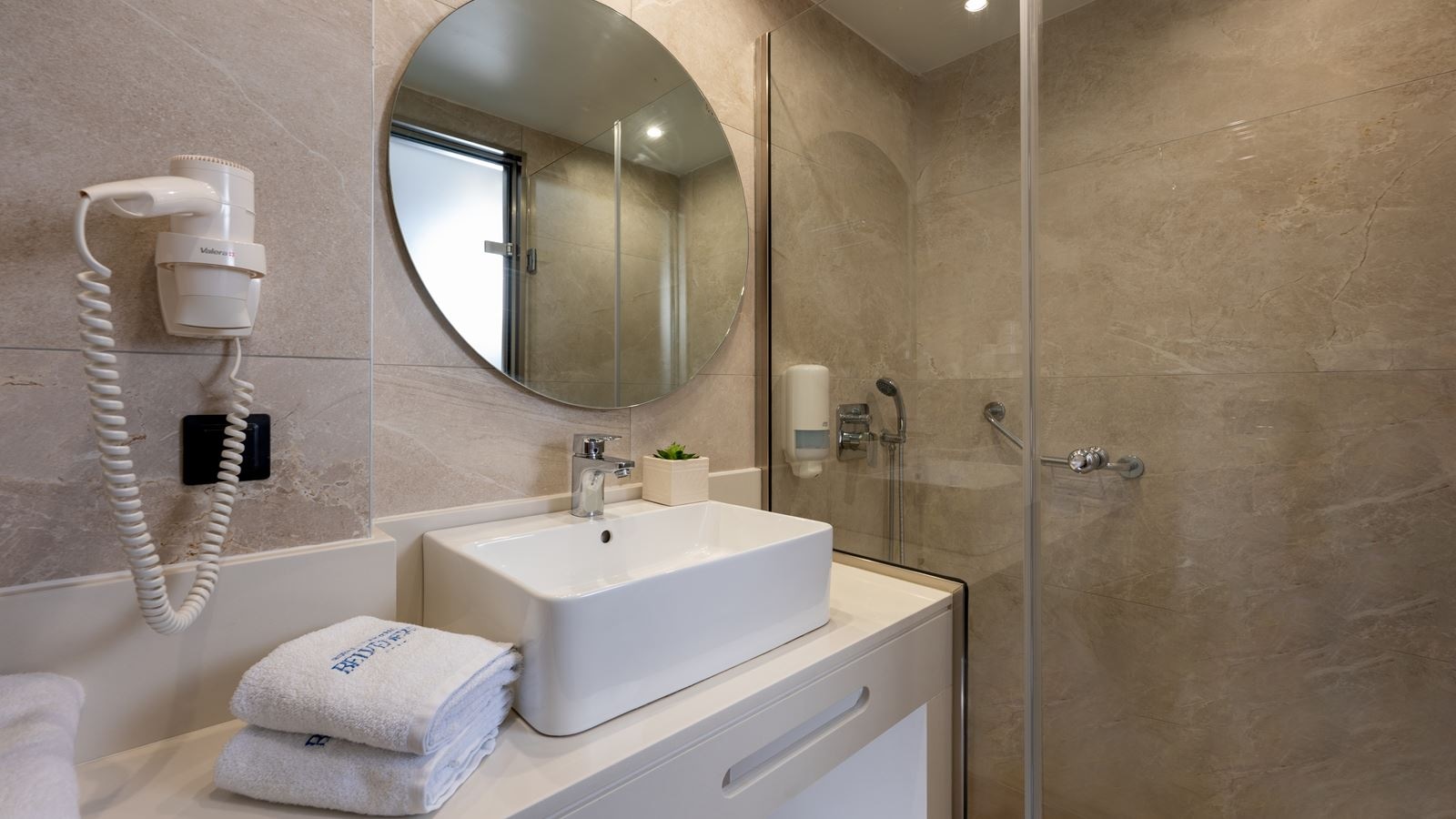 rooms-superior-sea-view-high-floor