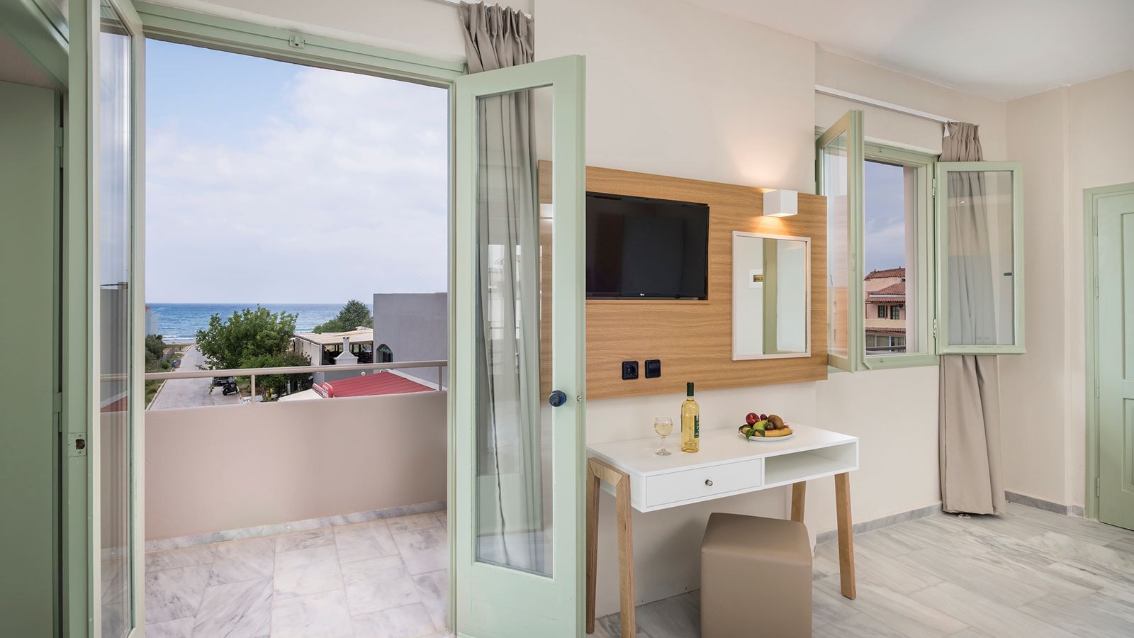 rooms-superior-family-room