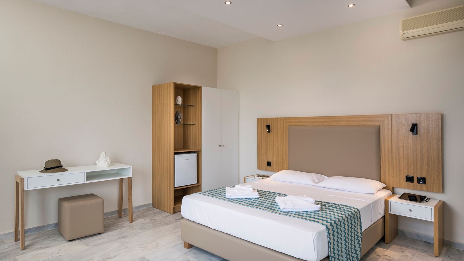 rooms-superior-family-room