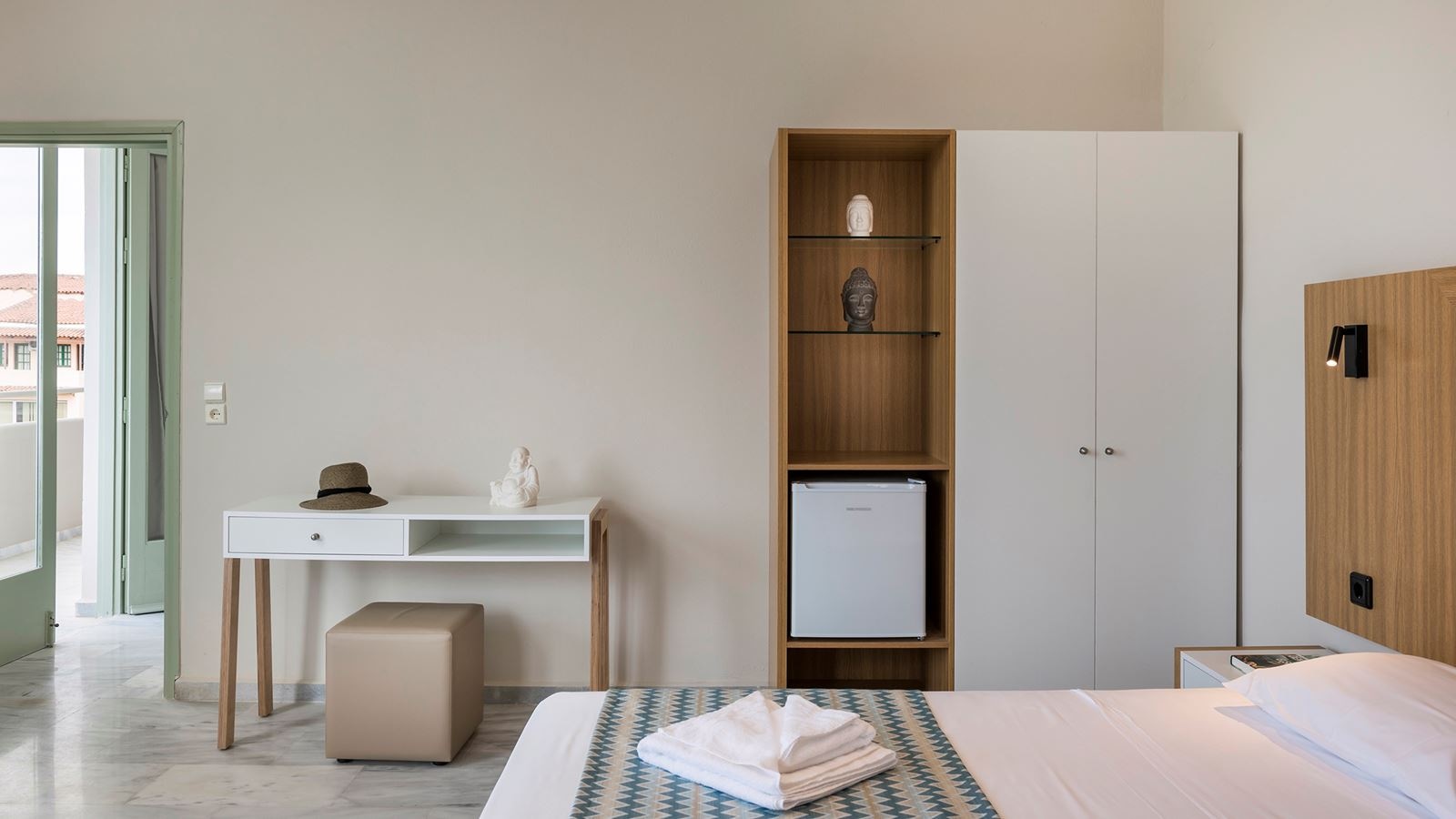 rooms-superior-family-room