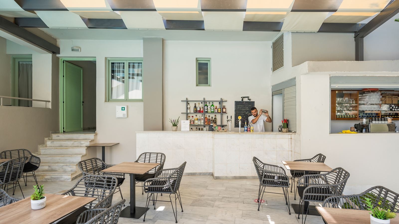 bars-pool-bar-summer-beach