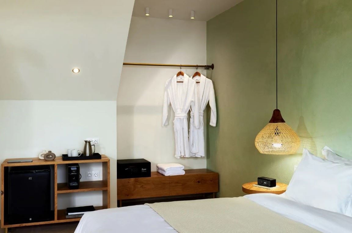 rooms-junior-suite-sea-view-with-balcony