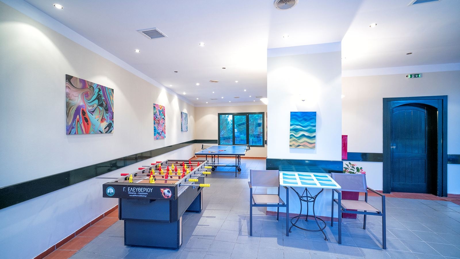 restaurants-pool-bar