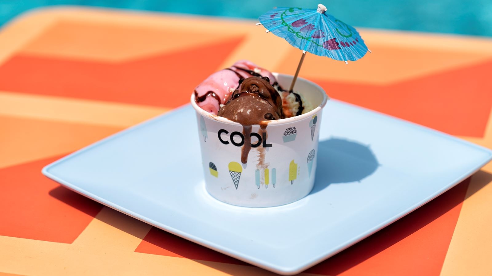 restaurants-pool-bar