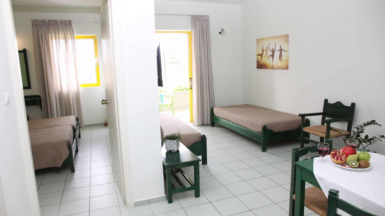 rooms-1-bedroom-apartment-balcony-or-terrace