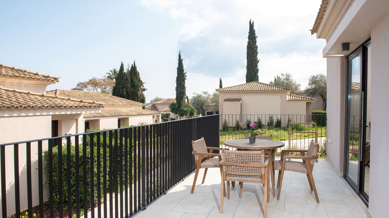 rooms-preferred-club-bungalow-master-suite-garden-view