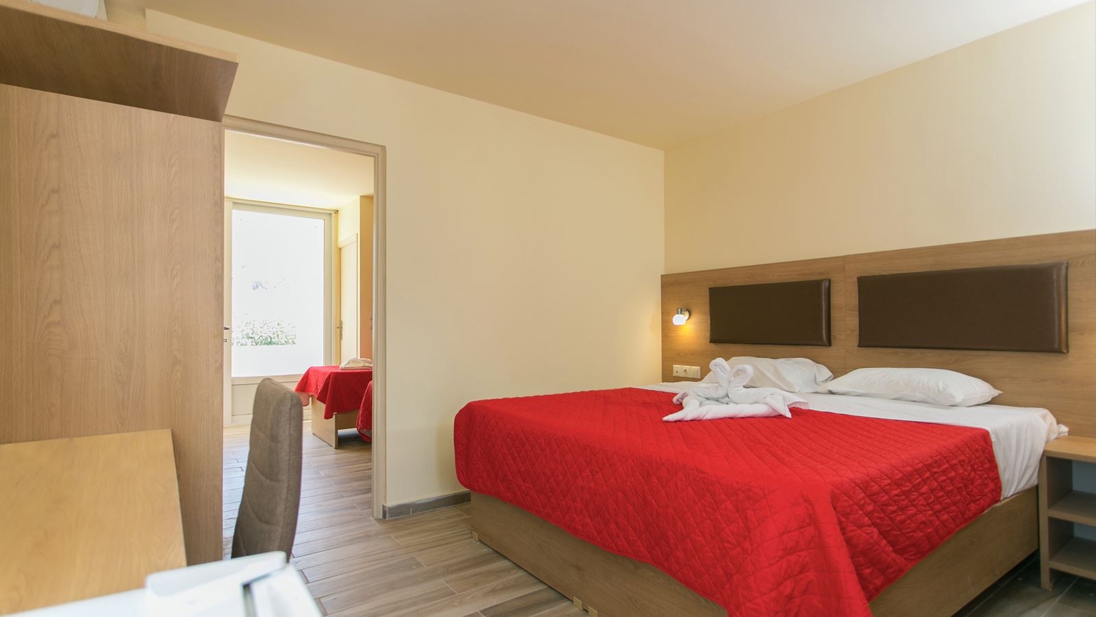 rooms-family-2bed-room