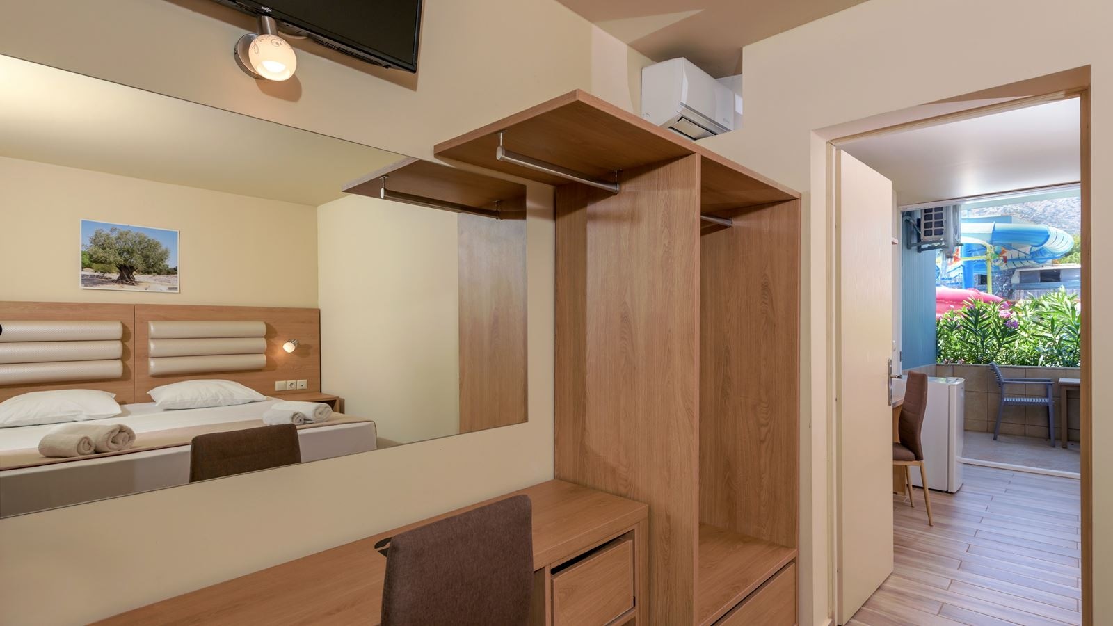 rooms-family-2bed-room