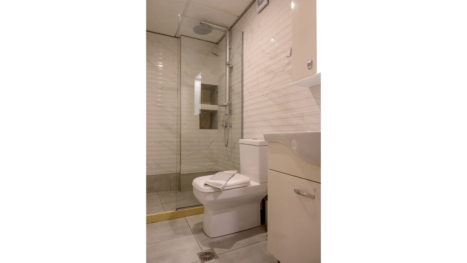 rooms-family-2bed-room