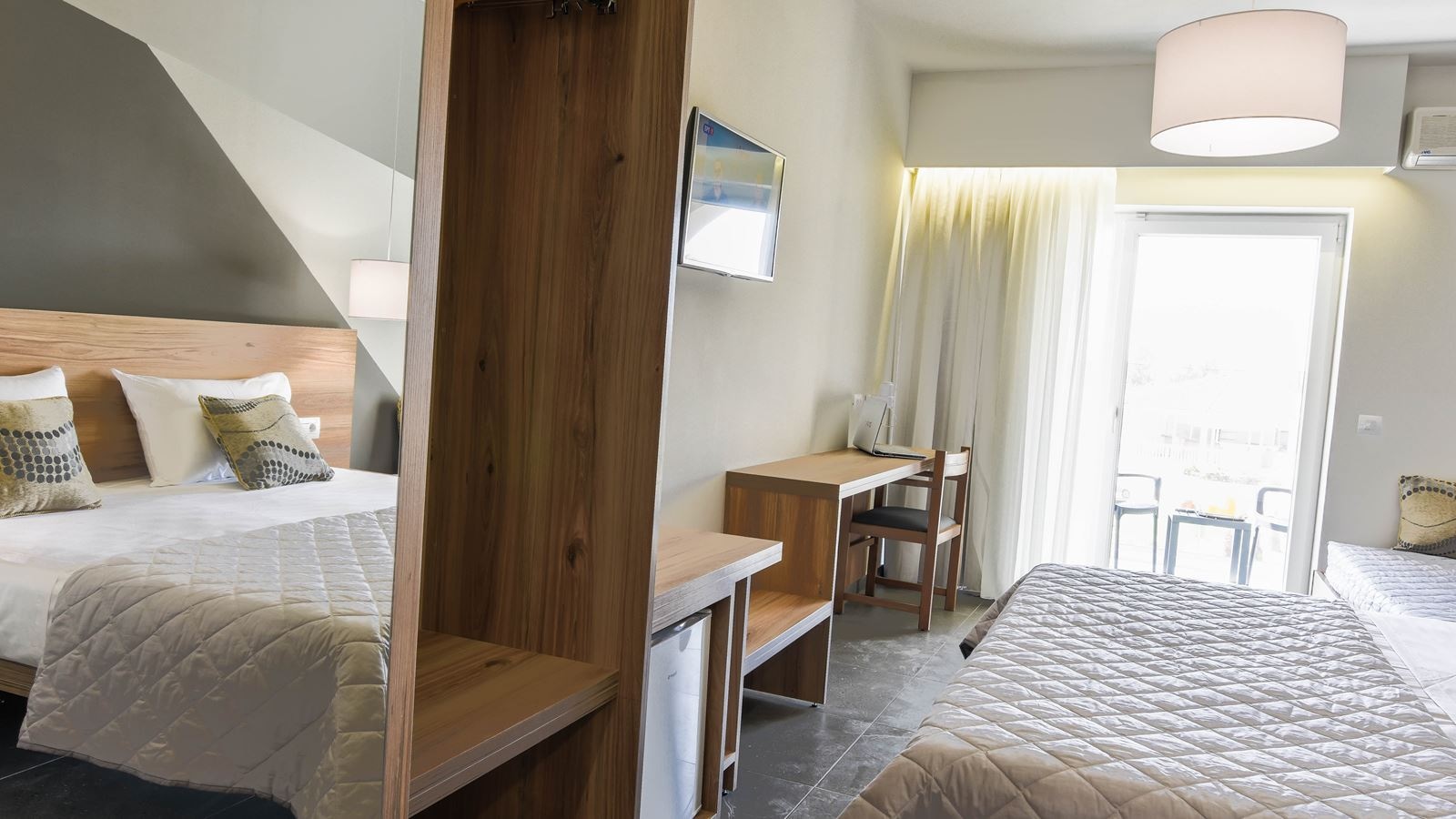 rooms-room-superior--double-balcony-or-terrace