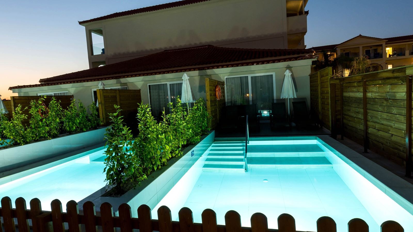 rooms-room-family-open-plan-private-pool