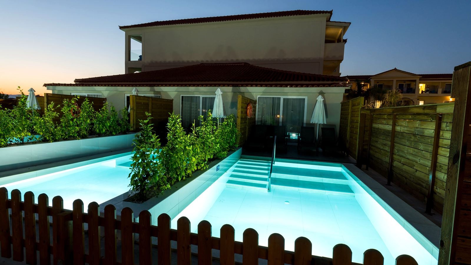 rooms-room-family-open-plan-private-pool