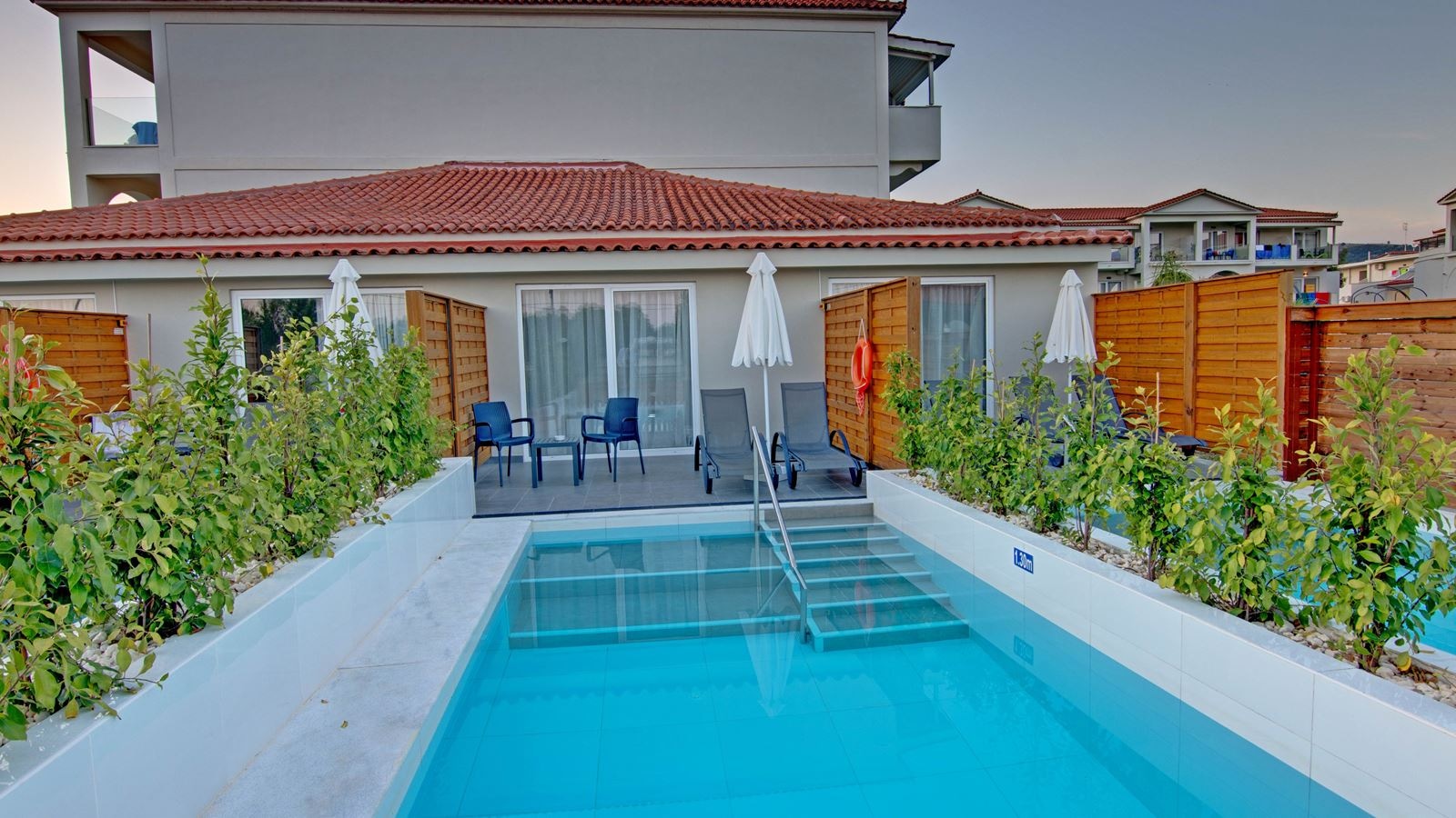 rooms-room-family-open-plan-private-pool