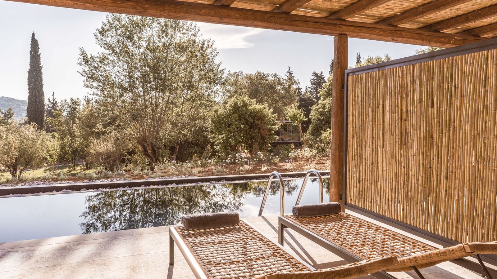 rooms-double-swim-up-pool-room