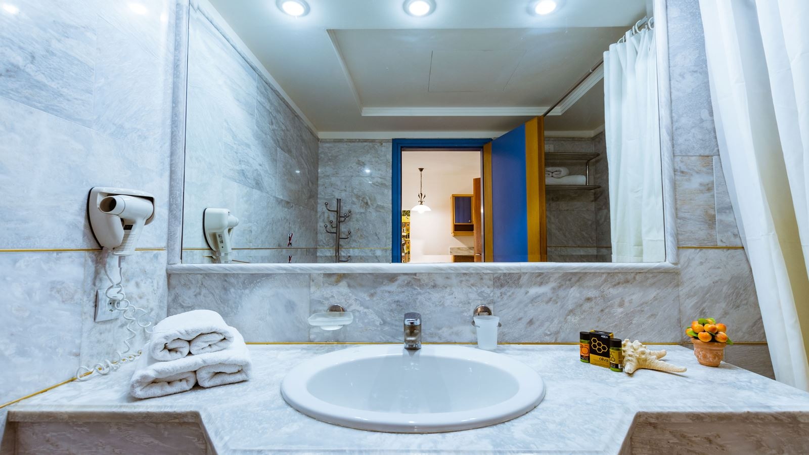 rooms-superior-one-bedroom-apartment