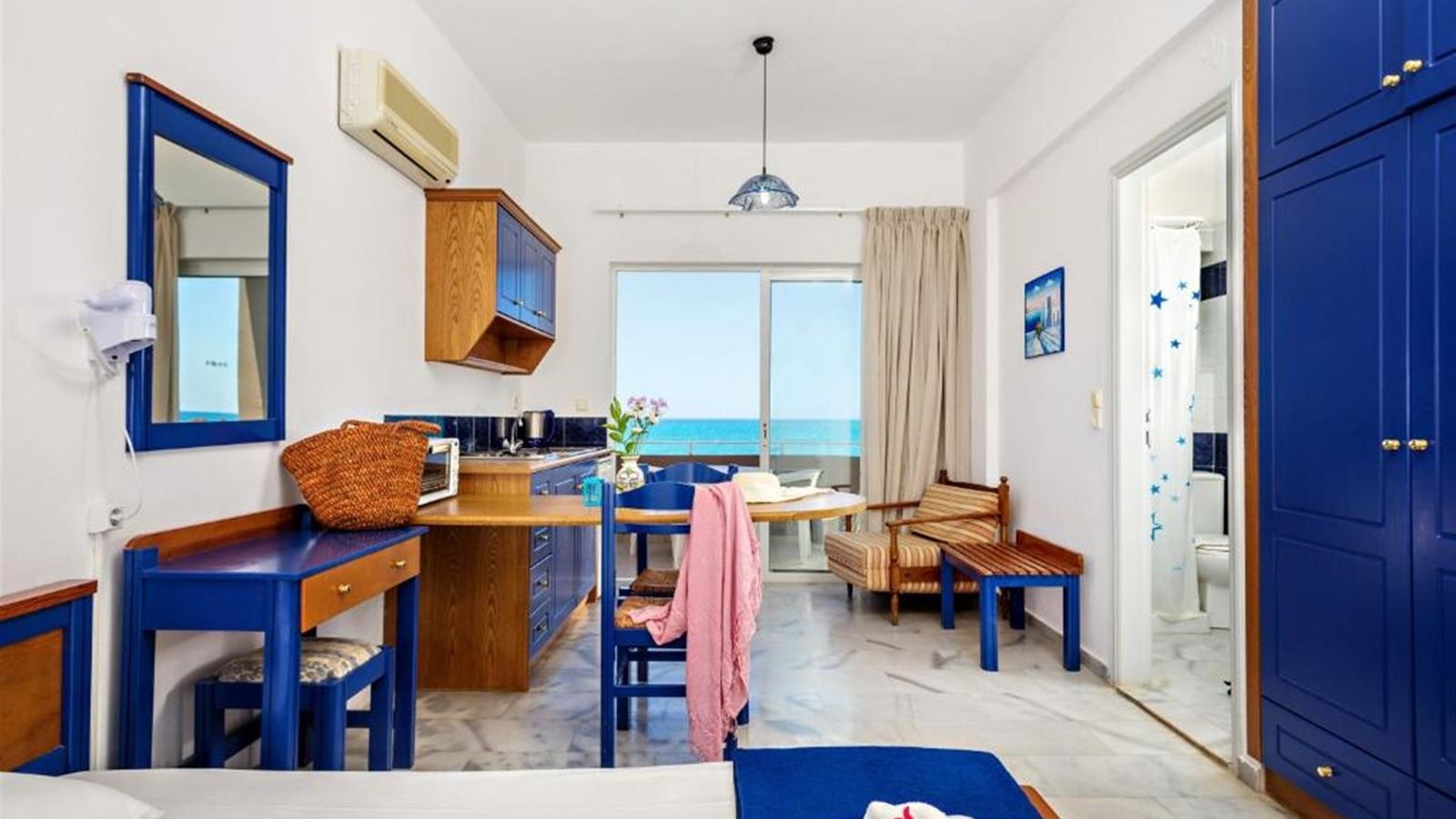 rooms-apartment-1-bedroom-sea-view-4-pax