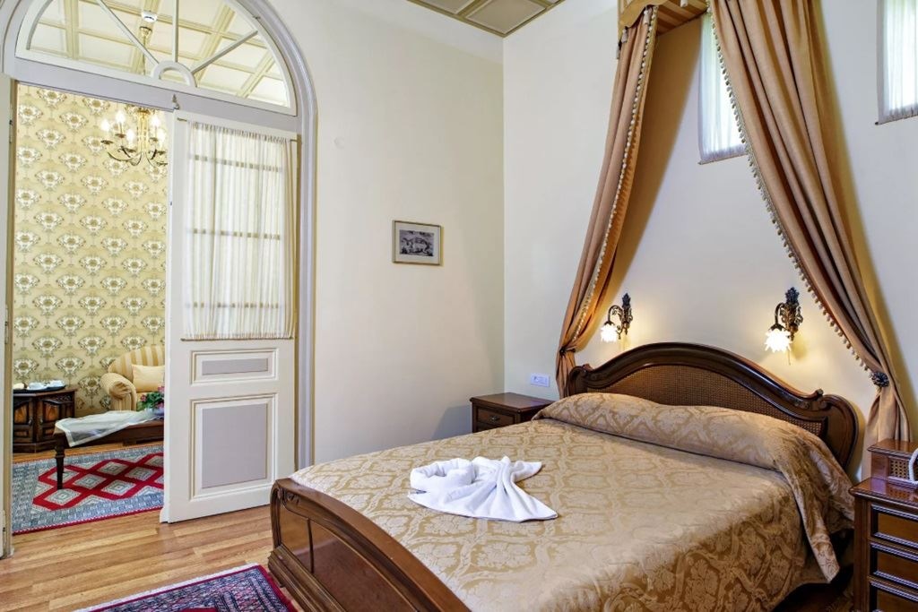 rooms-executive-suite