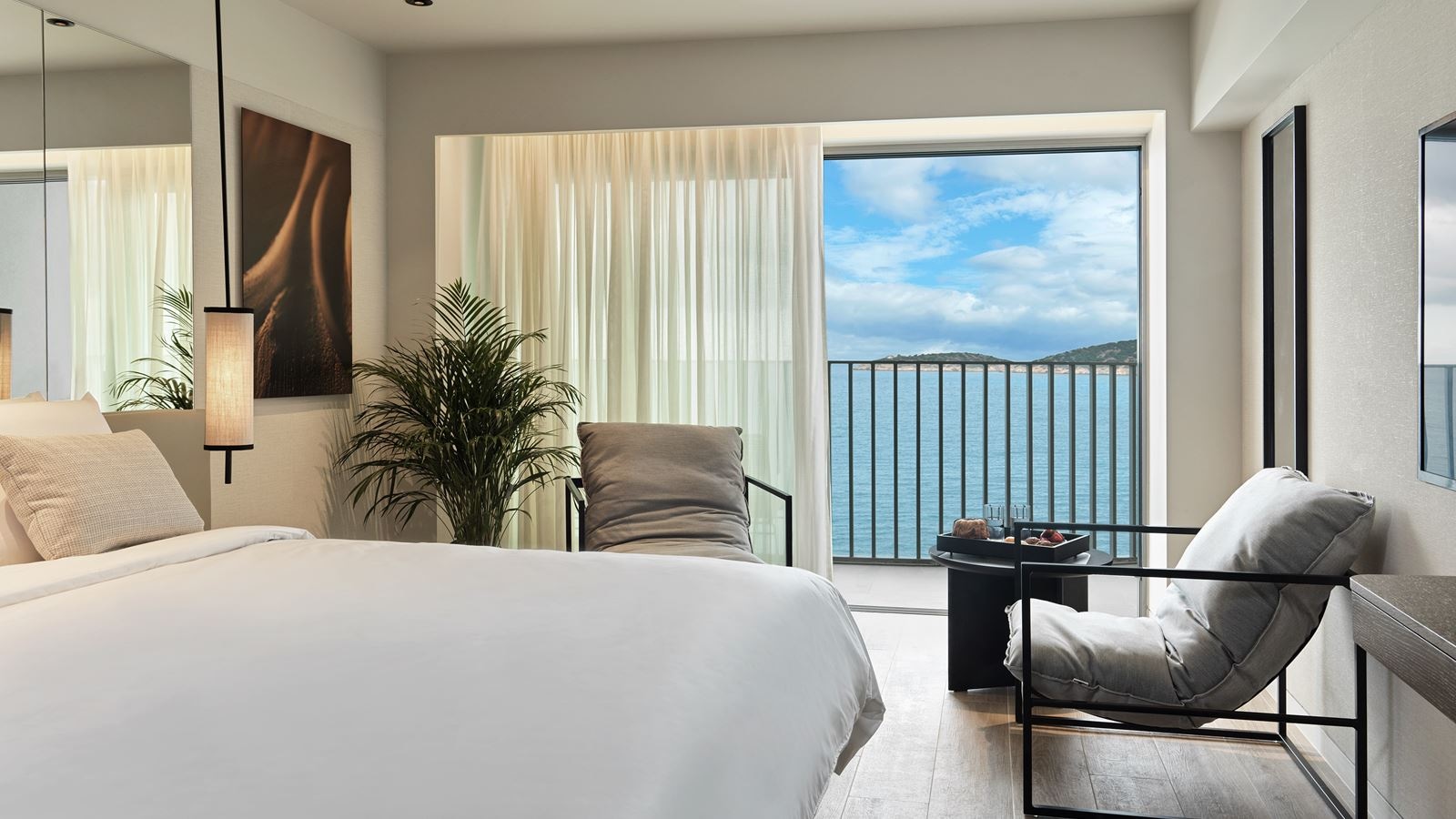 rooms-deluxe-superior-front-sea-view-with-balcony