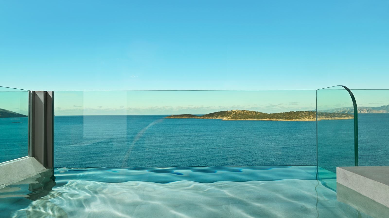 rooms-suite-stunning-sea-view-with-plunge-pool