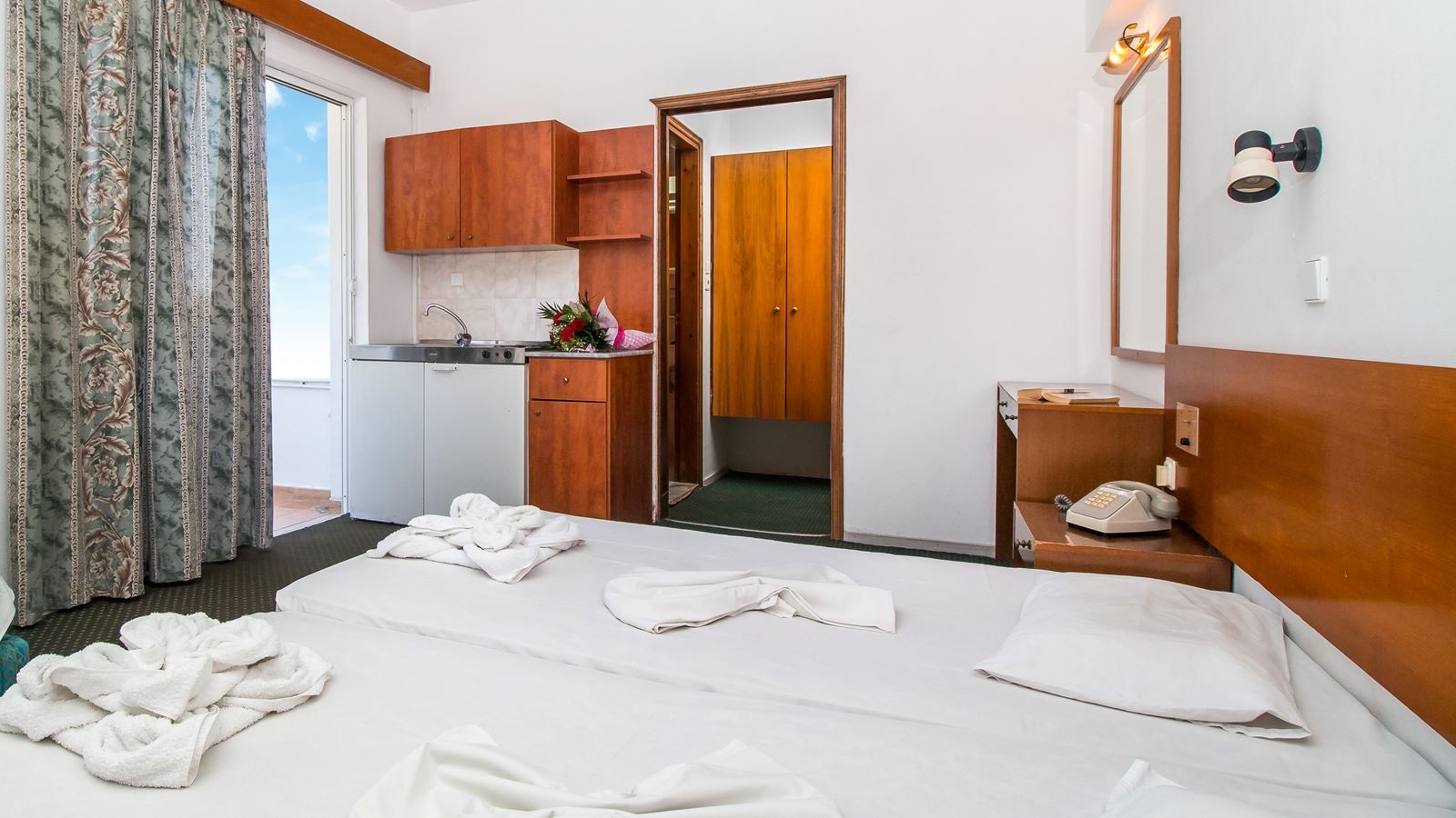 rooms-studio-double-balcony